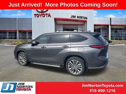 Used 2022 Toyota Highlander Platinum image 6