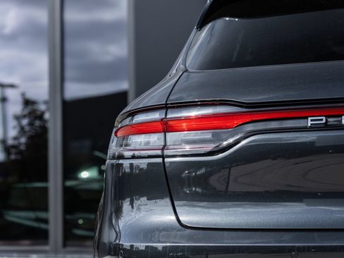 Certified 2026 Porsche Macan AWD/4WD image 14