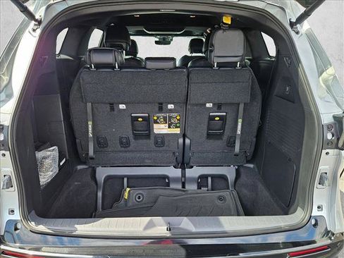 Used 2025 Toyota Sienna Platinum AWD/4WD image 6