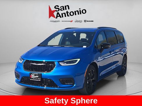 New 2026 Chrysler Pacifica Limited w/ S Appearance Package image 4