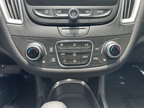 Used 2022 Chevrolet Malibu LT FWD image 11