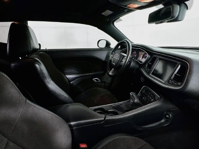 Used 2016 Dodge Challenger R/T Scat Pack w/ Leather Interior Group RWD image 24