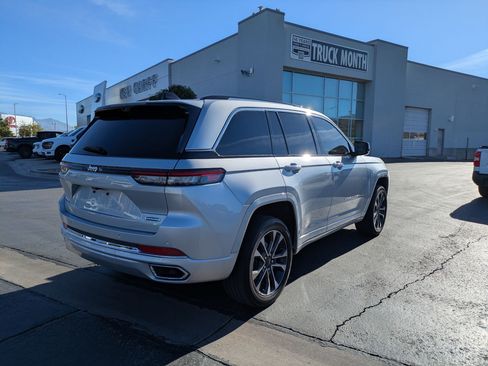 Used 2023 Jeep Grand Cherokee Overland w/ Luxury Tech Group IV AWD/4WD image 3
