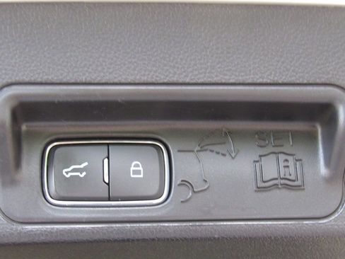 Used 2021 Ford Explorer XLT w/ Equipment Group 202A image 25