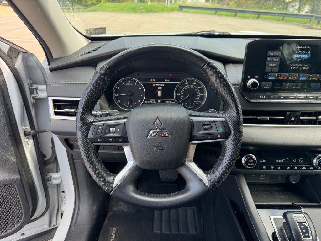 Used 2022 Mitsubishi Outlander SE AWD/4WD image 15