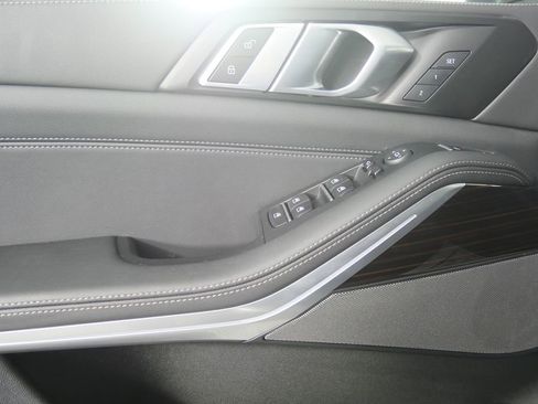 Certified 2025 BMW X5 xDrive40i image 9