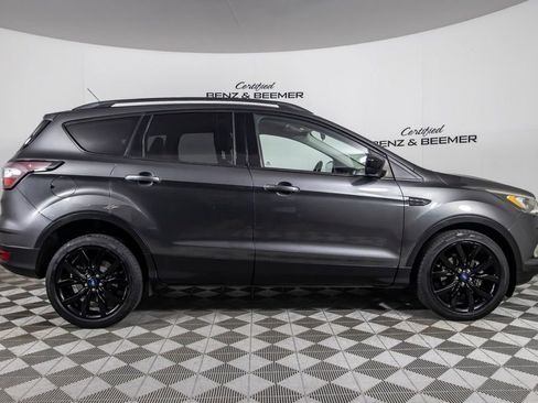 Used 2017 Ford Escape SE w/ SE Sport Appearance Package FWD image 16