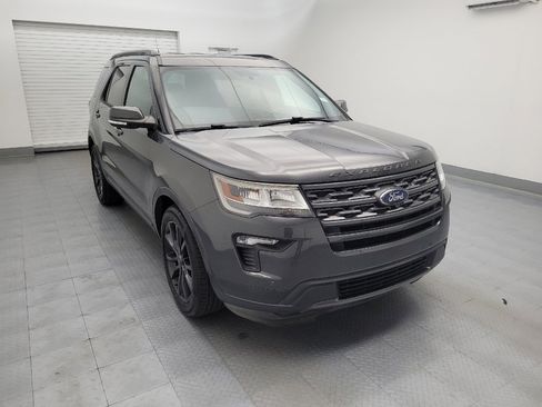 Used 2018 Ford Explorer XLT w/ Equipment Group 202A FWD image 13