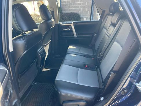 Used 2015 Toyota 4Runner SR5 Premium image 18