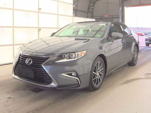 Used 2016 Lexus ES 350 w/ Navigation System Package image 2
