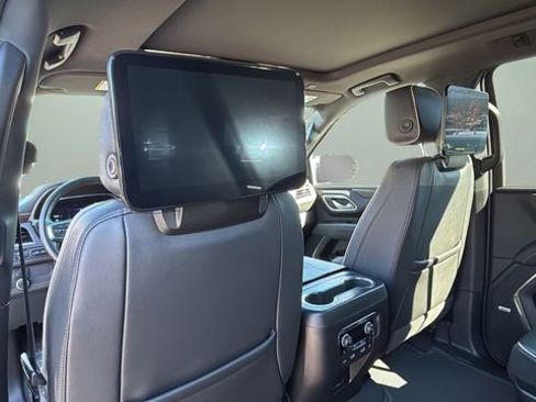 Used 2024 Chevrolet Suburban Premier image 39