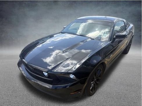 Used 2011 Ford Mustang GT Premium w/ Comfort Pkg RWD image 2