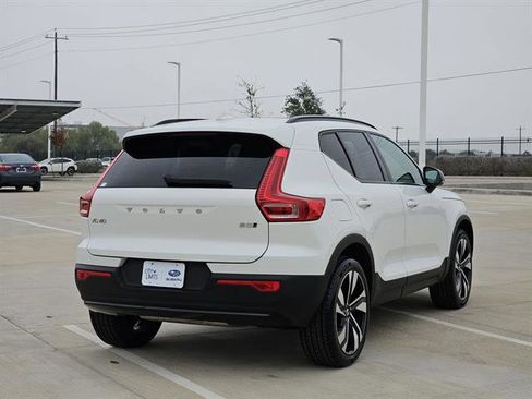 Used 2024 Volvo XC40 B5 Plus w/ Climate Package image 4