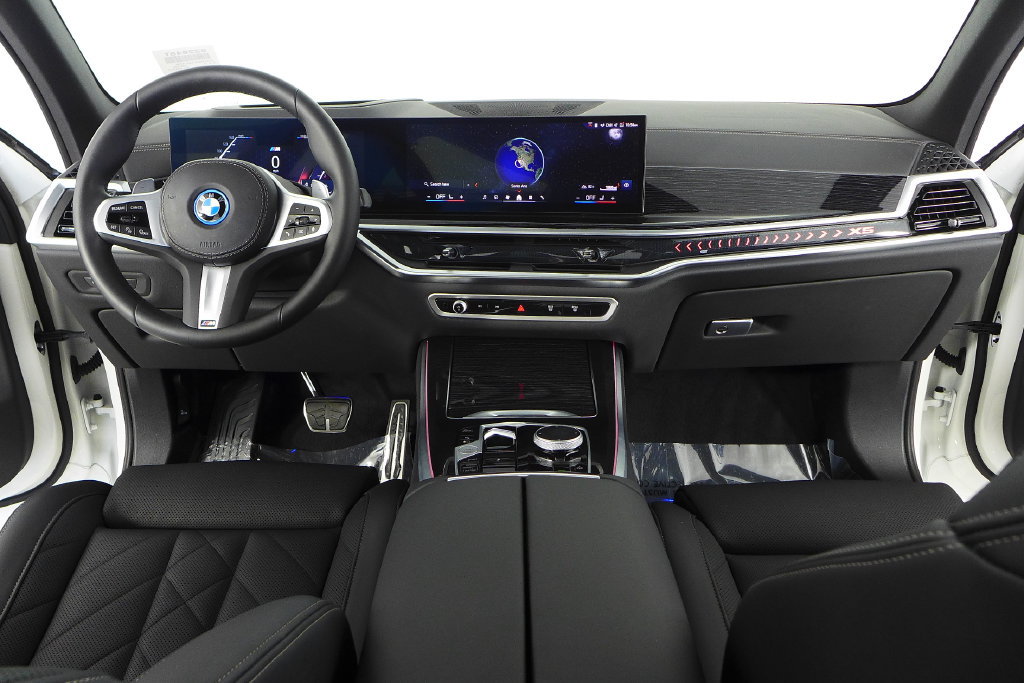 Certified 2025 BMW X5 xDrive50e w/ M Sport Package AWD/4WD image 25