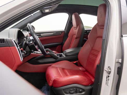 Certified 2023 Porsche Cayenne GTS image 5