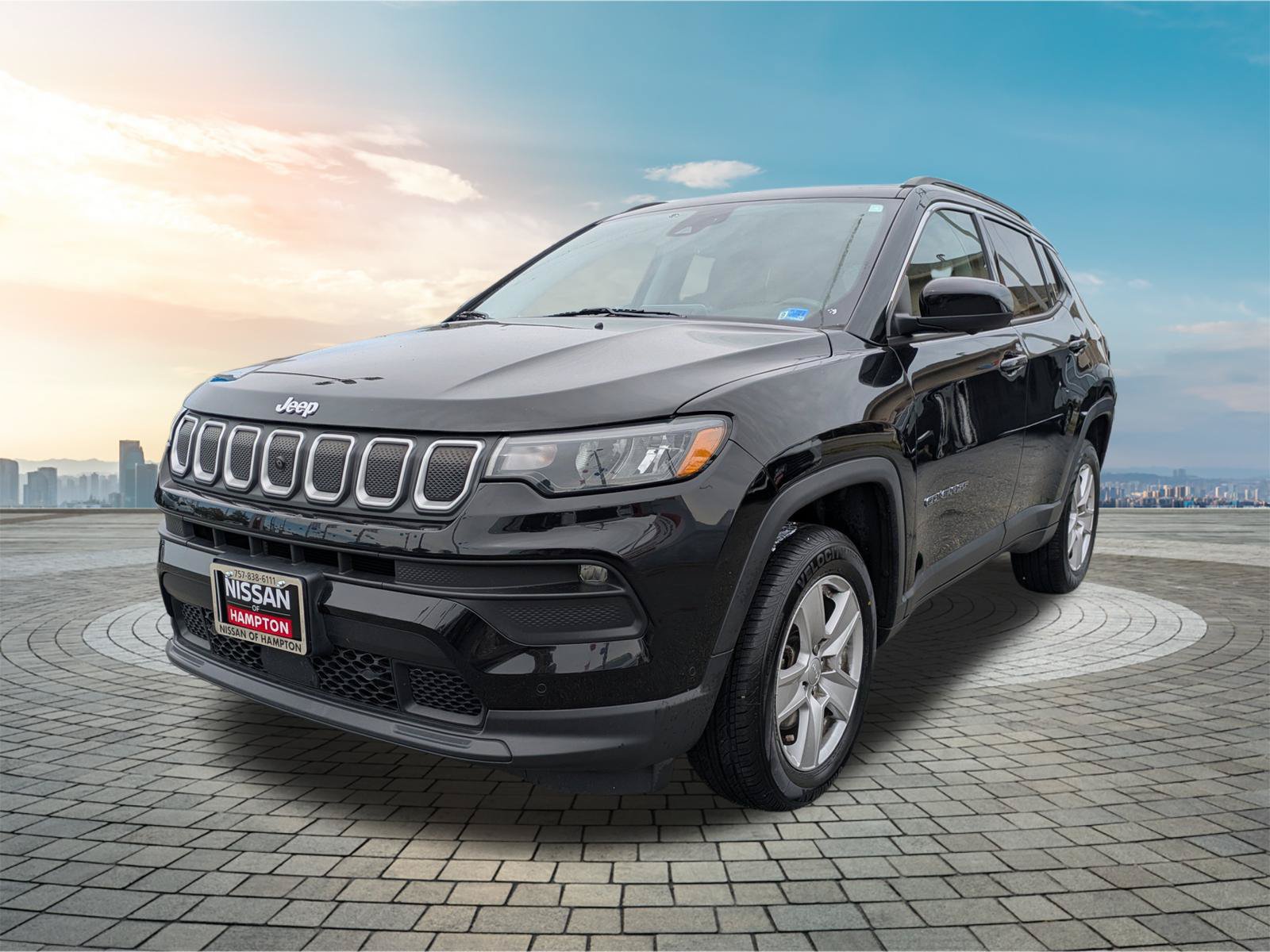 Used 2022 Jeep Compass Latitude w/ Sun and Sound Group AWD/4WD image 9