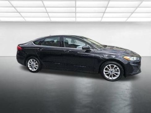 Used 2020 Ford Fusion SE FWD image 2