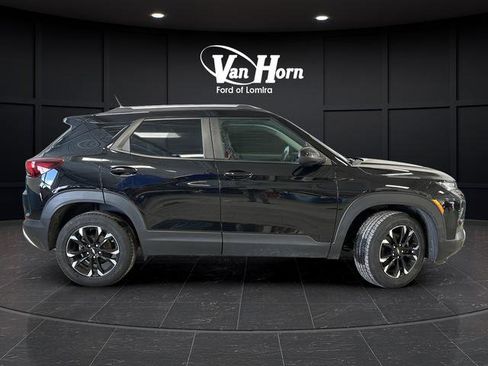 Used 2022 Chevrolet TrailBlazer LT w/ Convenience Package image 2