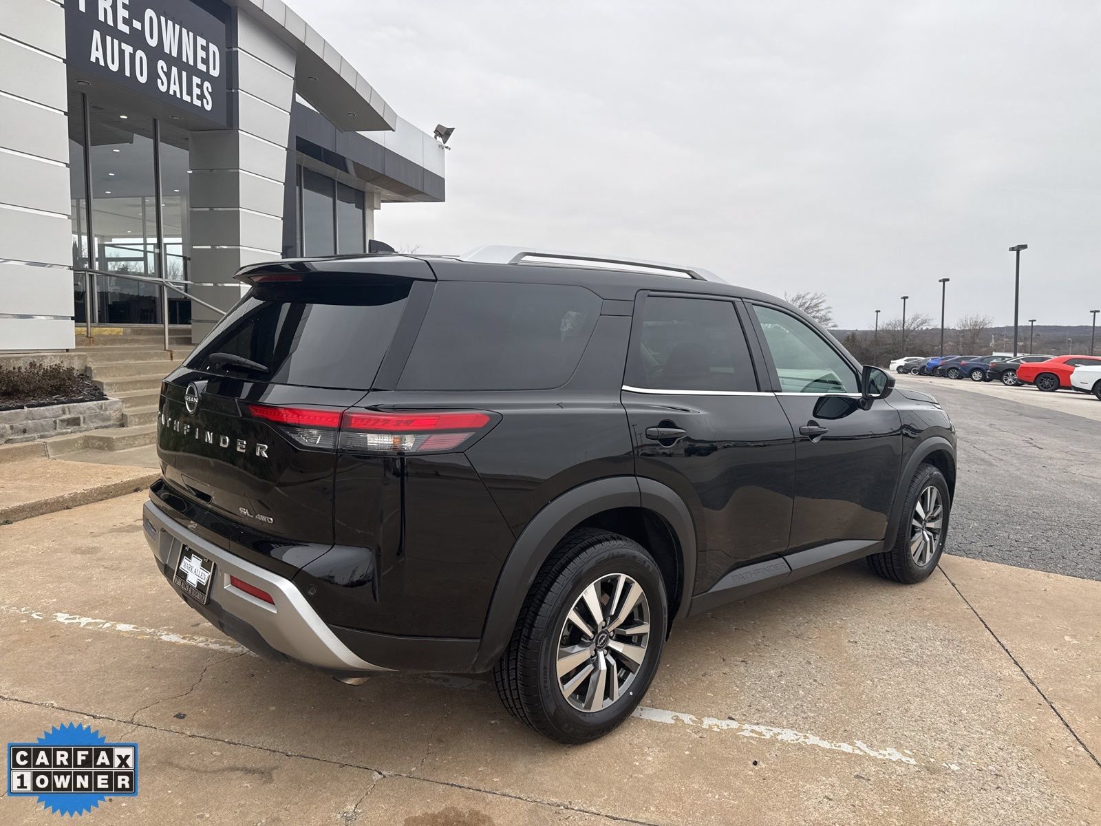Used 2025 Nissan Pathfinder SL AWD/4WD image 3