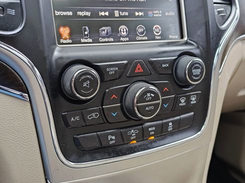 Used 2014 Jeep Grand Cherokee Limited w/ Luxury Group II image 24