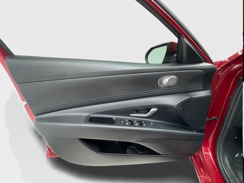 Used 2025 Hyundai Elantra SEL FWD image 23