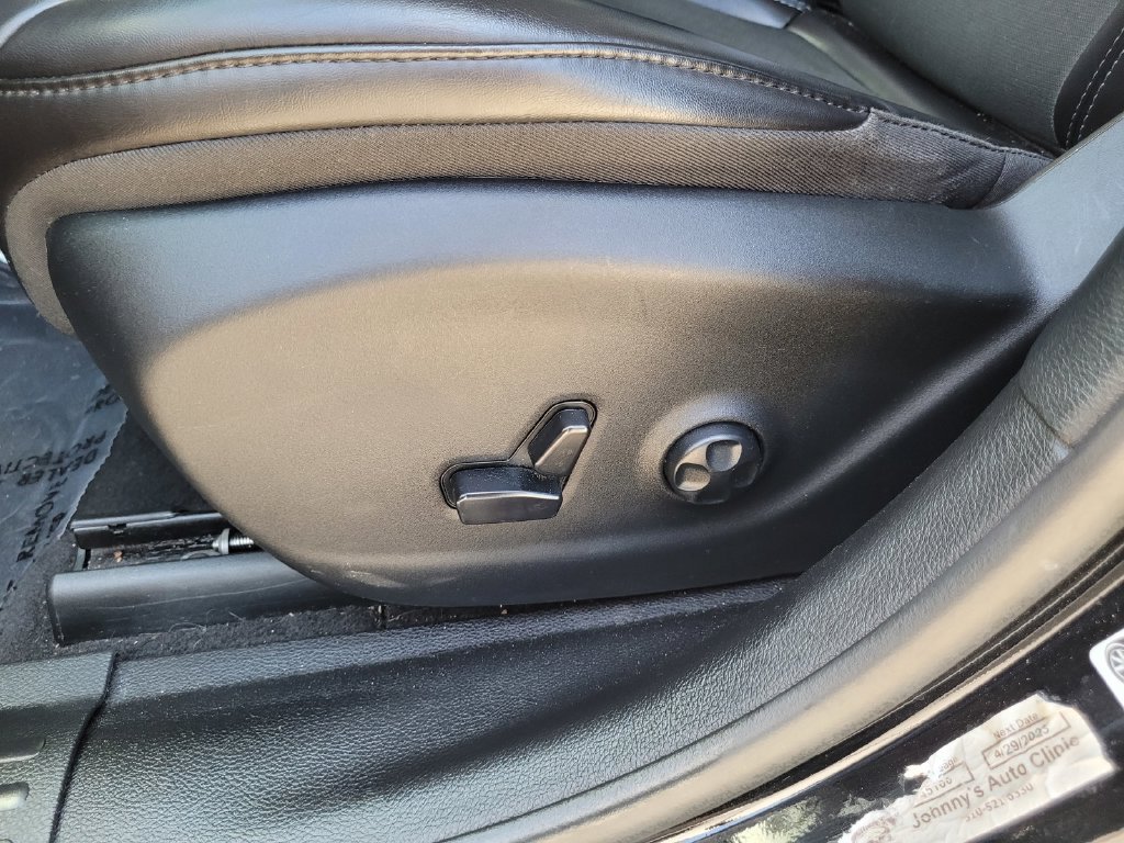 Used 2019 Jeep Cherokee Latitude Plus w/ Comfort/Convenience Group FWD image 13