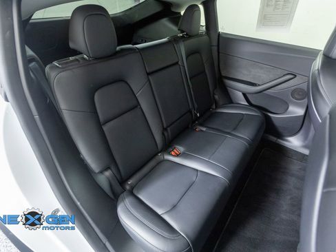 Used 2022 Tesla Model Y Performance AWD/4WD image 36