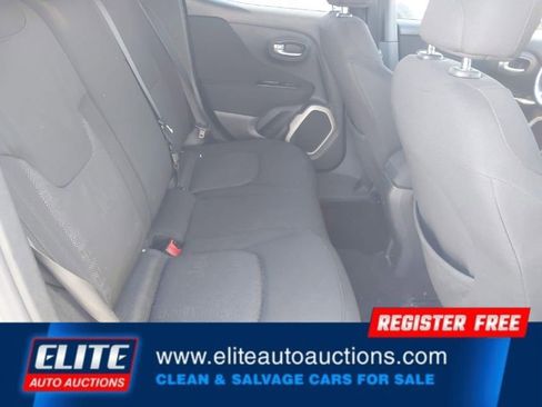 Used 2015 Jeep Renegade Latitude image 15