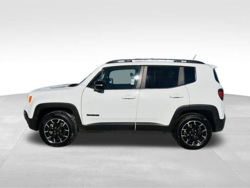 Used 2023 Jeep Renegade Latitude AWD/4WD image 4