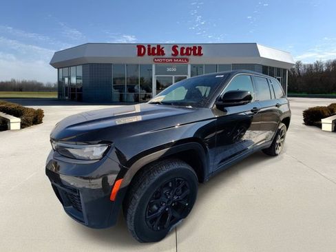 New 2026 Jeep Grand Cherokee Laredo image 4