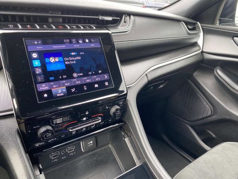 Certified 2024 Jeep Grand Cherokee Altitude image 30