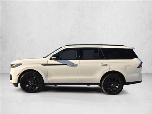 New 2025 Lincoln Navigator Reserve w/ Jet Appearance Package image 8