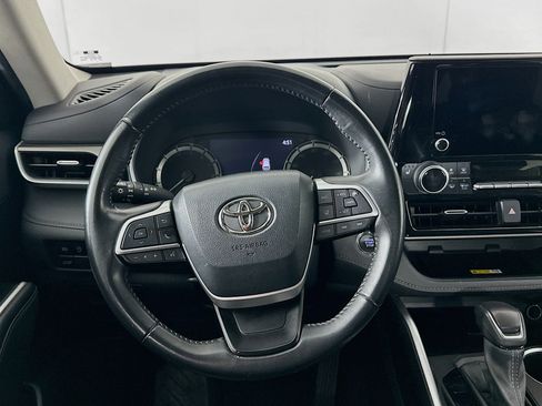 Used 2023 Toyota Highlander XLE AWD/4WD image 18