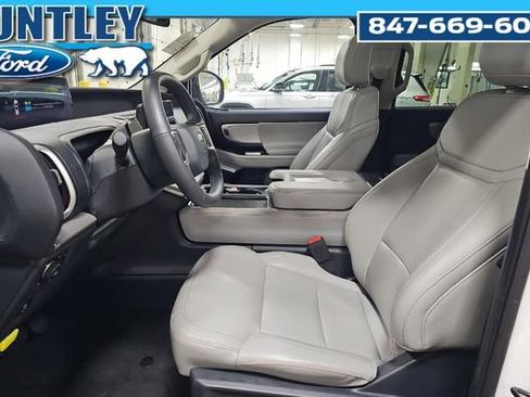 Used 2025 Ford Expedition Active image 6
