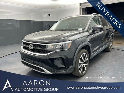 Used 2022 Volkswagen Taos SE image 1