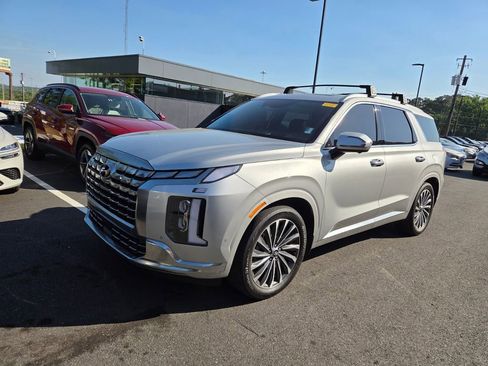 Used 2023 Hyundai Palisade Calligraphy FWD image 1