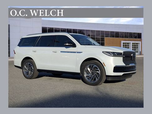 Certified 2025 Lincoln Navigator Reserve image 1