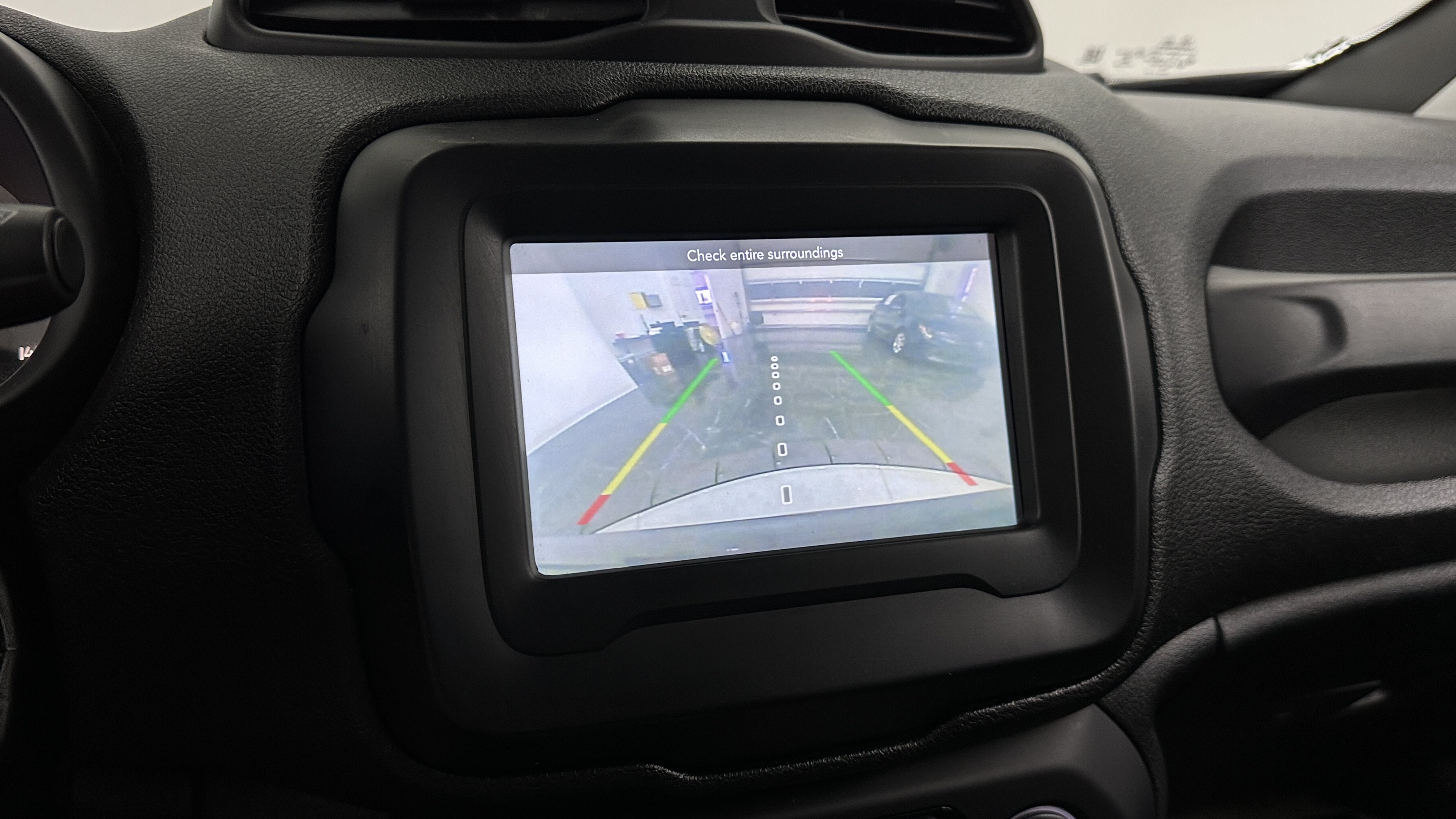 Used 2018 Jeep Renegade Altitude FWD image 19