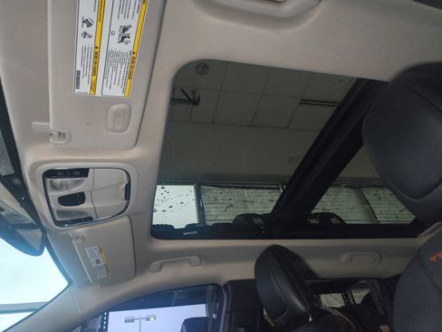 Used 2017 Jeep Cherokee Trailhawk w/ Comfort/Convenience Group image 22