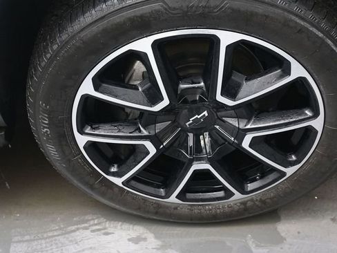 Used 2024 Chevrolet Suburban RST w/ Luxury Package image 32