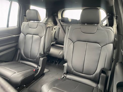 New 2025 Jeep Grand Cherokee L Limited w/ Luxury Tech Group II image 13