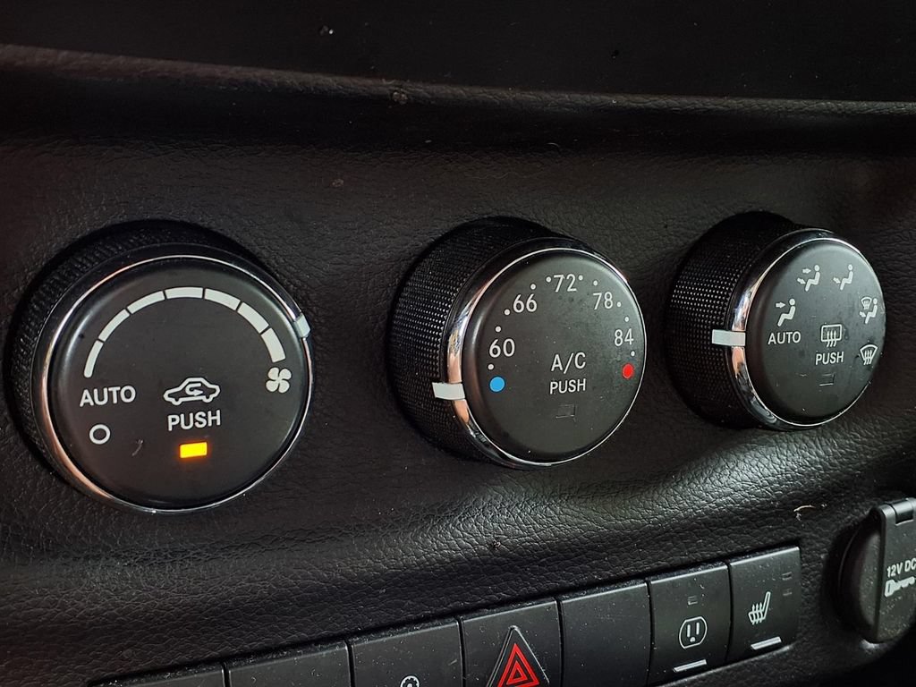 Used 2016 Jeep Wrangler Unlimited Rubicon w/ Connectivity Group AWD/4WD image 21