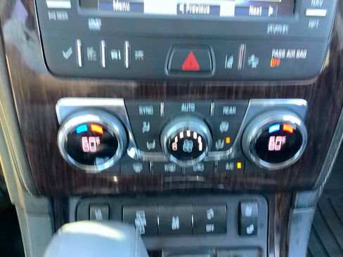 Used 2015 Chevrolet Traverse LTZ AWD/4WD image 49