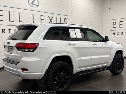 Used 2021 Jeep Grand Cherokee Laredo X AWD/4WD image 4