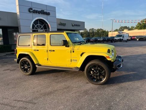 Used 2022 Jeep Wrangler Unlimited Sahara w/ Safety Group AWD/4WD image 2