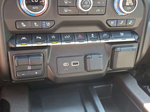 Used 2021 GMC Sierra 1500 SLT w/ SLT Premium Plus Package AWD/4WD image 25