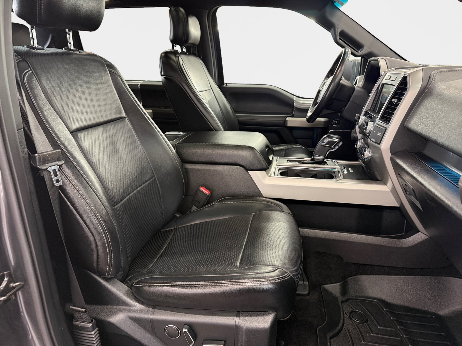 Used 2017 Ford F150 Lariat w/ Equipment Group 502A Luxury AWD/4WD image 10