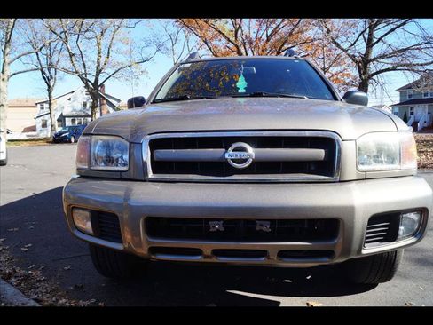 Used 2003 Nissan Pathfinder SE image 1