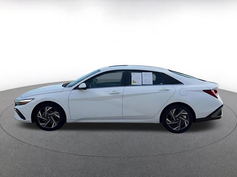 Used 2025 Hyundai Elantra SEL FWD image 10