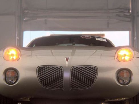 Used 2007 Pontiac Solstice Convertible w/ Premium Package RWD image 3